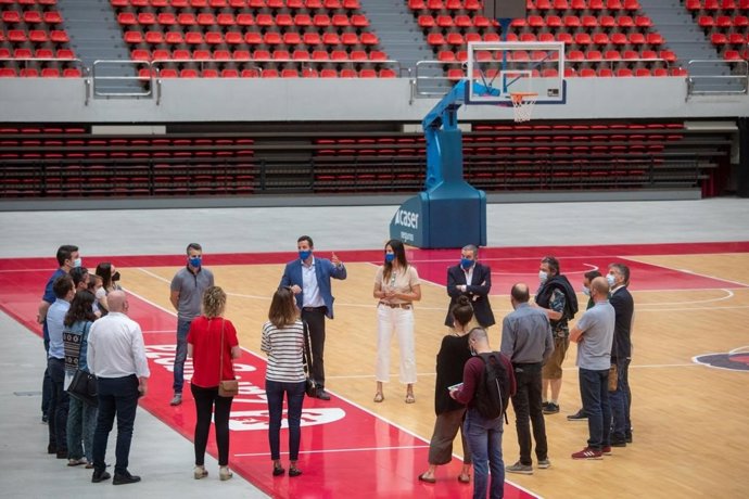 Responsables de grandes pabellones de España conocen las innovaciones del 'Príncipe Felipe'.