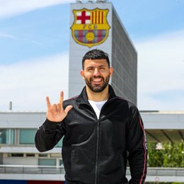 El delantero argentino Sergio Agüero ficha por el FC Barcelona hasta 2023