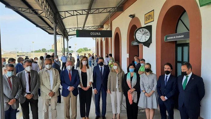 Escala en Osuna del primer tren que ha circulado por la nueva variante