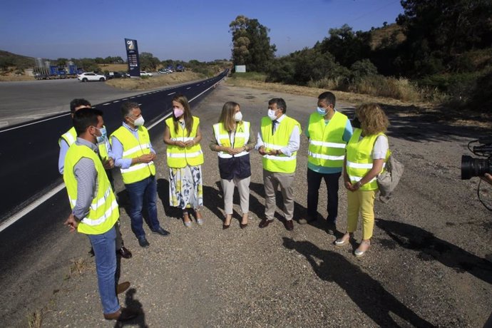 La Junta finaliza las obras en la carretera entre Santa Bárbara de Casa y Cabezas Rubias.