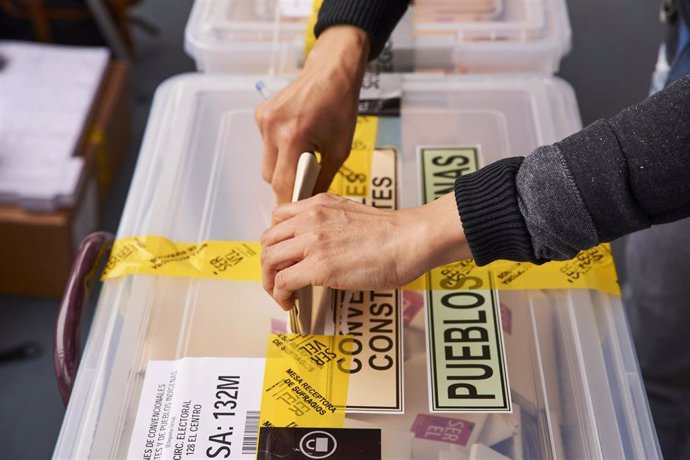 Archivo - Imagen de las elecciones a constituyentes en Chile
