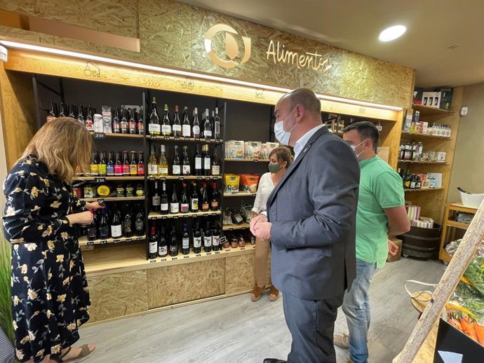 De Vicente visita la tienda en Cuéllar.