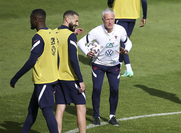 Karim Benzema, coach of Team France Didier Deschamps during the training session of the French team in preparation of the UEFA Euro 2020, on May 27, 2021 at CNF Clairefontaine in Clairefontaine-en-Yvelines, France - Photo Jean Catuffe / DPPI
