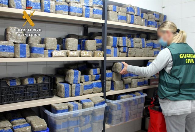 Paquetes de hachís encontrados en la furgoneta