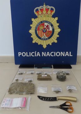 Droga y efectos incautados en un punto de venta de droga en Sanlúcar