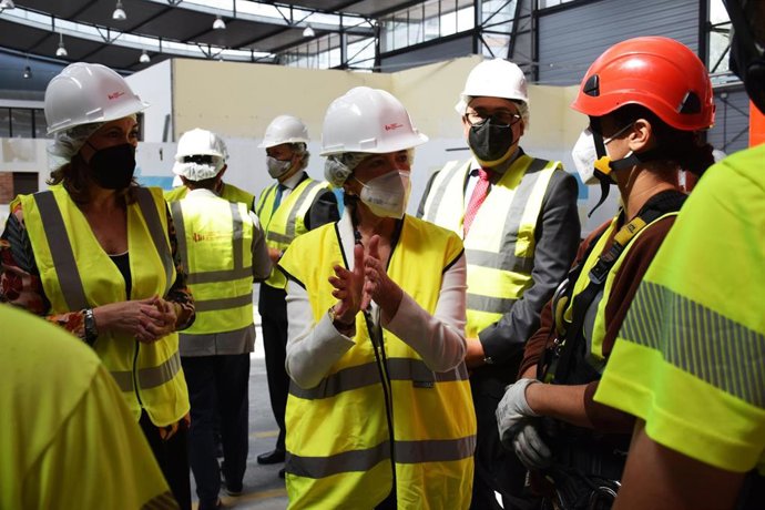 La ministra de Educación, Isabel Celaá, durante su visita a las instalaciones a un centro de formación de la Fundación Laboral de la Construcción