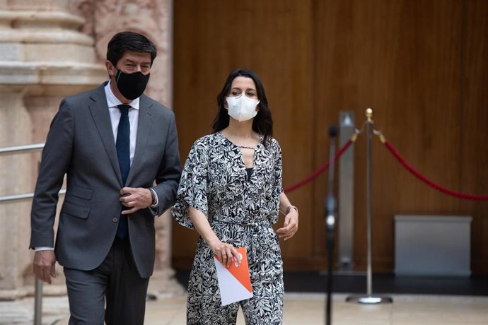 La presidenta de Ciudadanos (Cs), Inés Arrimadas, junto al líder de ciudadanos en andalucía, Juán Marín
