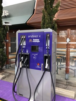 Endesa instala puntos de recarga para coches eléctricos en dos McDonald's de Reus (Tarragona)