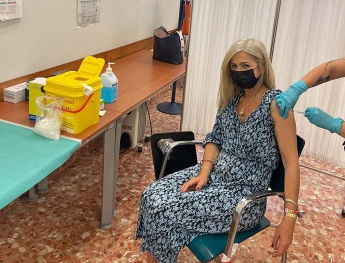 Patricia del Pozo se pone la primera dosis de la vacuna contra el Covid-19