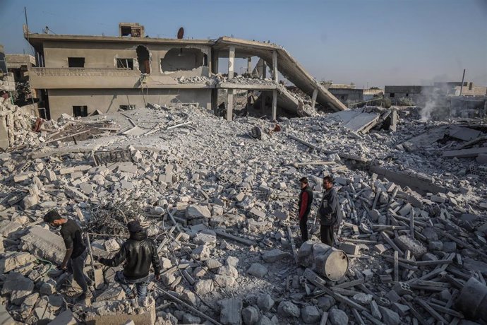 Archivo - Bombardeos contra la localidad de Tal Mardij, situada en la provincia de Idlib (Siria)