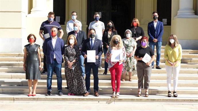 Los grupos municipales de PSOE y Adelante Málaga informa de una convocatoria de pleno extraordinario