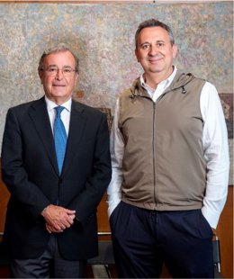 El presidente del Consejo de Administración de Uriach, Luís Cantarell, junto al consejero delegado, Oriol Segarra.