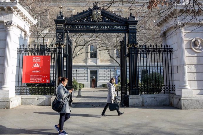 Archivo - Puerta de acceso a la Biblioteca Nacional y al Museo, en la Plaza de Colón, en Madrid (España), a 16 de enero de 2020.