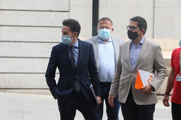 Archivo - El portavoz parlamentario adjunto de Ciudadanos, Edmundo Bal (i), y el secretario general del partido, José María Espejo-Saavedra (d), a su llegada al Congreso de los Diputados, en Madrid (España), a 17 de septiembre de 2020. Ambos van a reuni