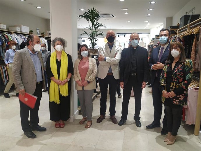 Cáritas abre en Cáceres la primera tienda de ropa reciclada dentro de un proyecto de economía social