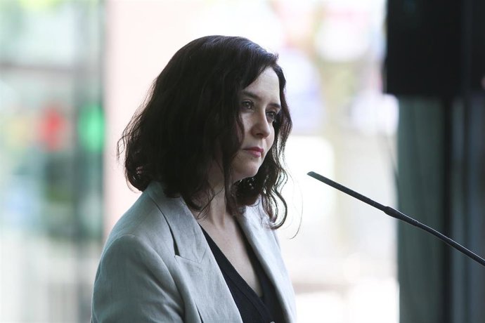 La presidenta en funciones de la Comunidad de Madrid, Isabel Díaz Ayuso, interviene tras recoger el acta que la acredita como diputada regional, a 26 de mayo de 2021, en la Asamblea de Madrid, Madrid, (España). 