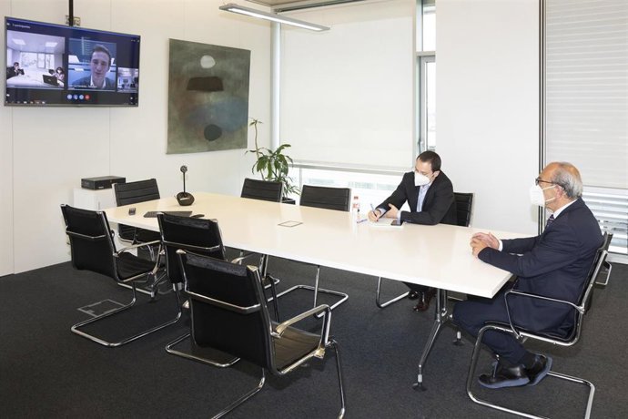 El consejero de Industria, Turismo, Innovación, Transporte y Comercio, Javier López Marcano, se reúne con representantes de Faconauto.