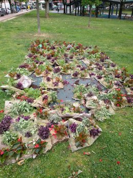 Jardines destrozados en el parque de Los Hermanos
