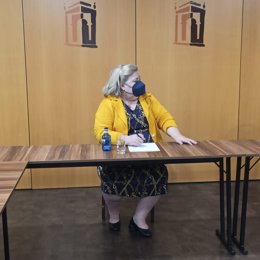 La eurodiputada socialista Clara Aguilera en una rueda de prensa en Santiago de Compostela