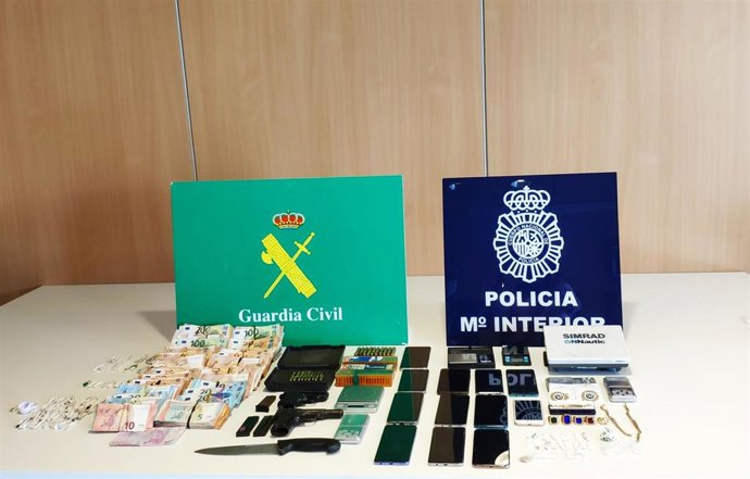 Objetos incautados en el marco de la 'Operación Campelo-Gromal', de la Policía Nacional y la Guardia Civil