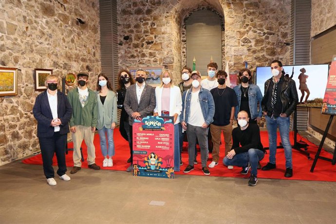 Presentación del festival Sónica, con asistencia del vicepresidente y consejero, Pablo Zuloaga; la alcaldesa de Castro Urdiales, Susana Herrán; y el organizador, Ernesto Castañeda, entre otros