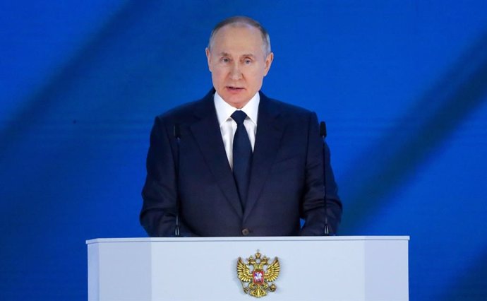 Archivo - HANDOUT - 21 April 2021, Russia, Moscow: Russian Presidtnt Vladimir Putin delivers his annual State of the Nation address at the Moscow Manege. Photo: -/Kremlin /dpa - ATTENTION: editorial use only and only if the credit mentioned above is ref