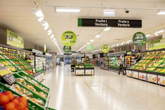 Archivo - Imagen del interior de un supermercado de Mercadona