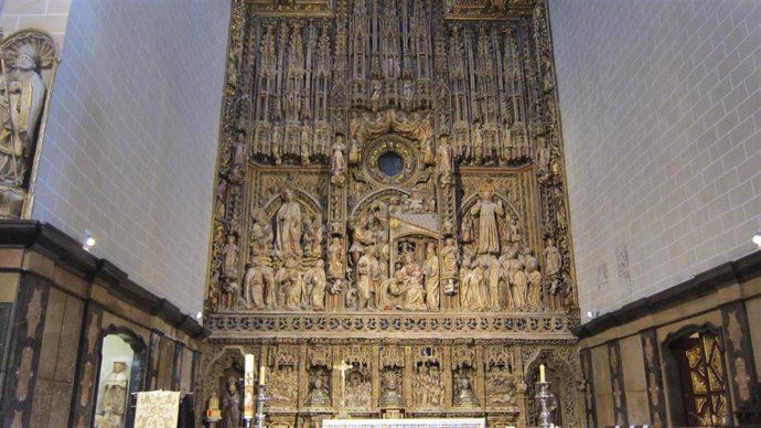 Archivo - Retablo mayor de la catedral de La Seo de Zaragoza.
