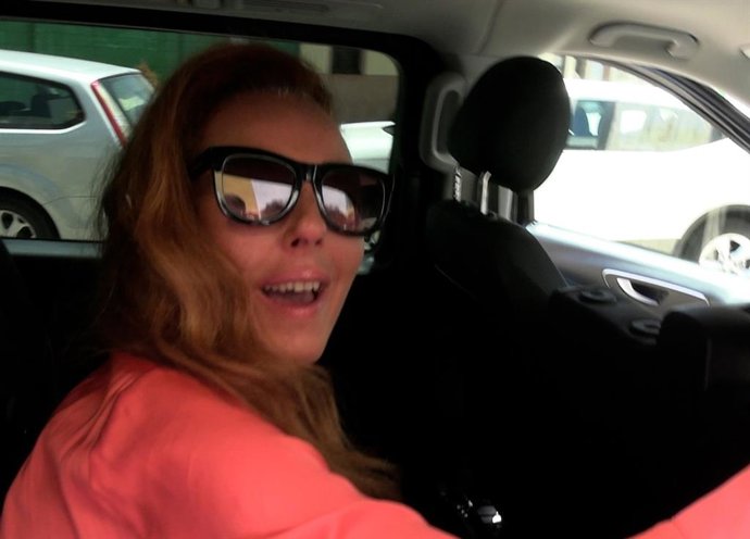 Rocío Carrasco visita la tumba de su madre en el 15 aniversaro de la muerte de Rocío Jurado.