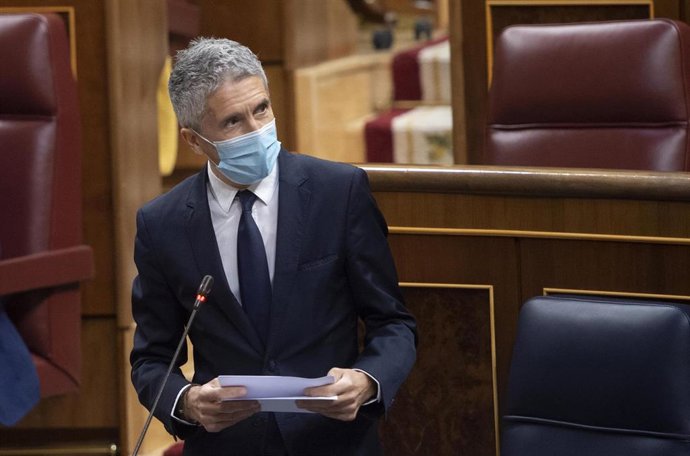 El ministro del Interior, Fernando Grande-Marlaska, interviene en una sesión de control al Gobierno, a 19 de mayo de 2021, en el Congreso de los Diputados, Madrid, (España).