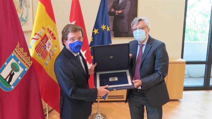 El alcalde de Madrid, José Luis Martínez-Almeida, socio de honor de la Asociación de la Prensa Deportiva de Madrid