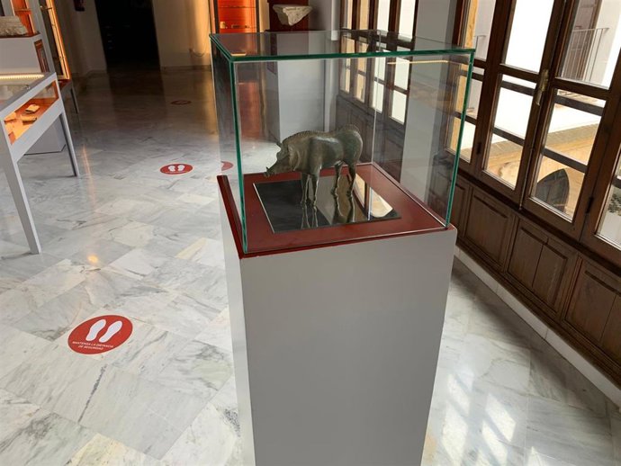 Escultura del jabalí expuesta en el Museo Arqueológico Profesor Sotomayor