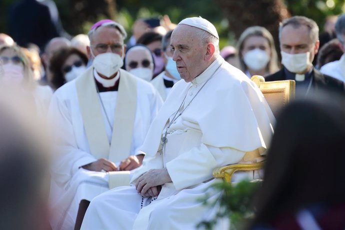 31 May 2021, Vatican, Vatican City: Pope Francis leads the Holy Rosary prayers in the Vatican Gardens after the "Marathon of Prayer" for an end to the Covid-19 pandemic and the resumption of work and social activities. Photo: Evandro Inetti/ZUMA Wire/dpa
