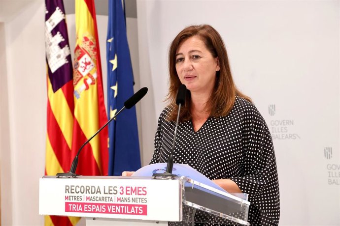 La presidenta del Govern, Francina Armengol, en la rueda de prensa.