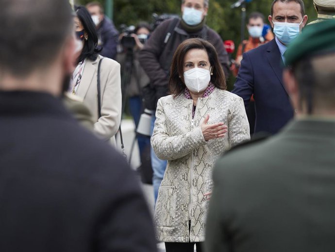 La ministra de Defensa, Margarita Robles, durante un acto en homenaje al cabo fallecido del Regimiento de Infantería América 66, a 3 de mayo de 2021, en el Acuartelamiento de Aizoáin, Berrioplano, Navarra, (España). 