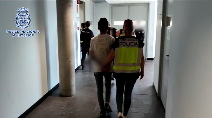 Archivo - Cuatro detenidos por mandar marihuana dentro de cojines a través de empresas de mensajería