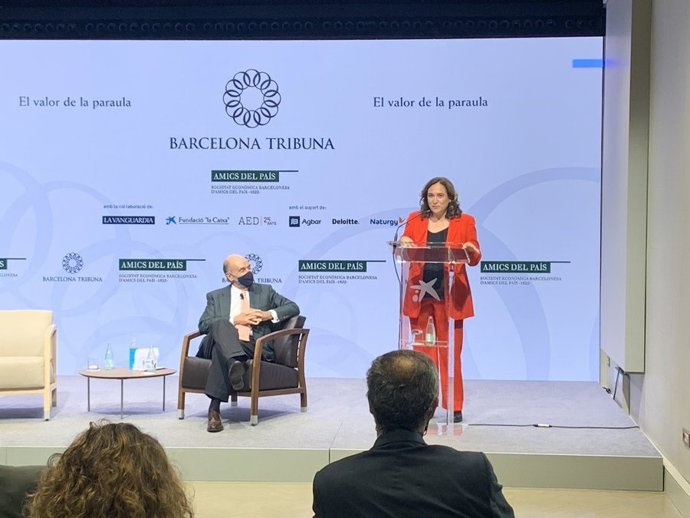 Colau pide repensar el modelo de infraestructuras más allá de la ampliación del Aeropuerto en el foro organizado por Barcelona Tribuna.