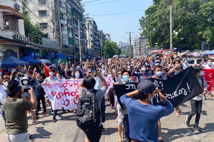 Manifestación contra la junta militar de Birmania en Rangún