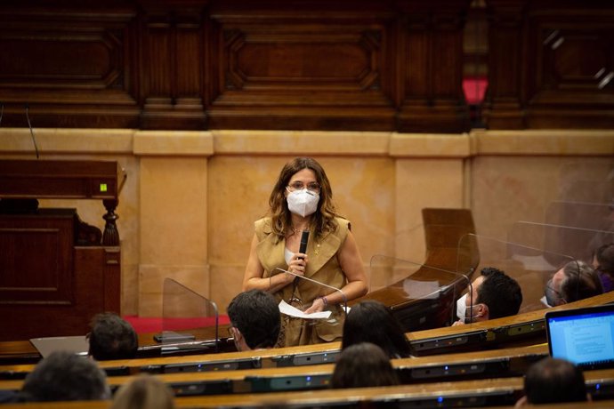La consellera de Presidncia de la Generalitat, Laura Vilagr, en la sessió de control al Govern.