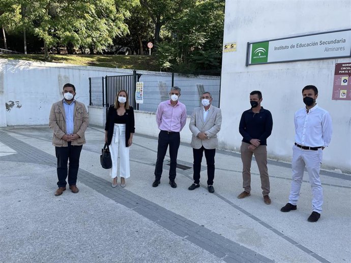 El responsable territorial de Educación y Deporte de la Junta en Cádiz, Miguel Andréu, durante la visita a Arcos para presentar los nuevos ciclos de FP.