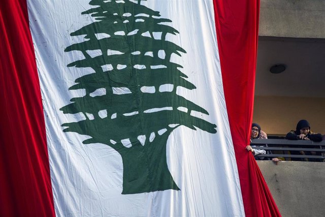 Bandera de Líbano en un acto de Hezbolá en Haret Hreik
