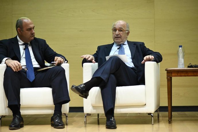 Archivo - El exsecretario general del PSOE  y exvicepresidente de la Comisión Europea Joaquín Almunia