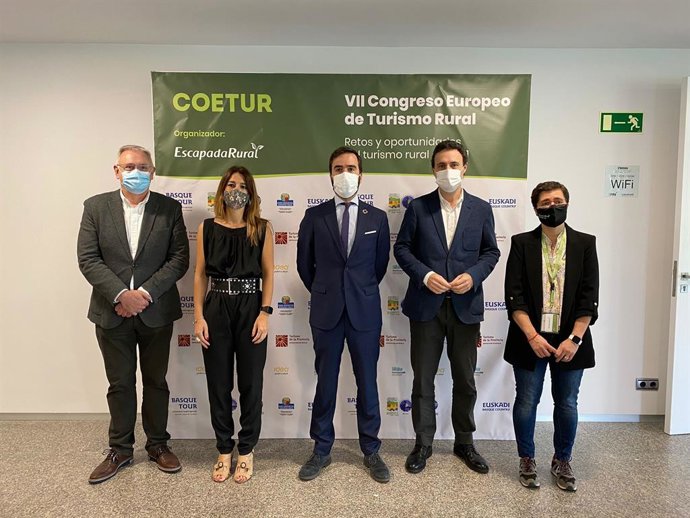 El consejero de Turismo Javier Hurtado en la inauguración de COETUR