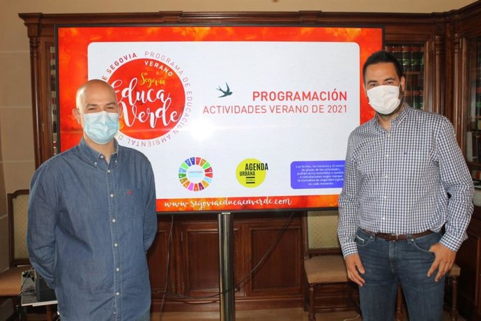 El concejal de Medio Ambiente, Ángel Glindo (izquierda) y el coordinador del programa 'Segovia Educa en Verde', Alberto Díez (derecha).