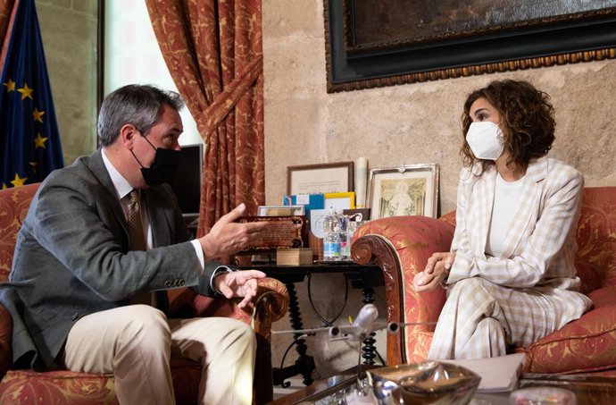 La ministra de Hacienda, María Jesús Montero, en la reunión con el alcalde de Sevilla, para tratar temas estratégicos de la ciudad a 02 de junio del 2021 en el ayuntamiento de Sevilla, Andalucía, España