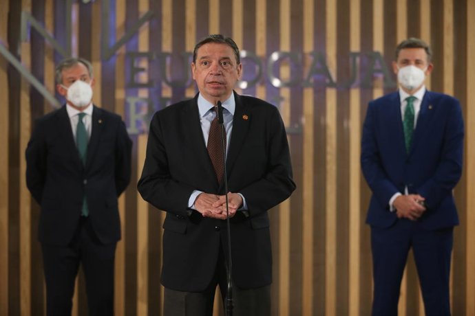 El Ministro de Agricultura, Pesca y Alimentación, Luis Planas, asiste a la inauguración del evento 'Rural Summit Agro', en el Auditorio de los Servicios Centrales de Eurocaja Rural, a 2 de junio de 2021, en Toledo (España).