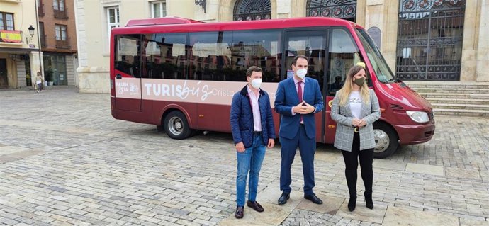 Presentación del Turibus que subirá a los turistas al Cristo del Otero hasta el 30 de septiembre.