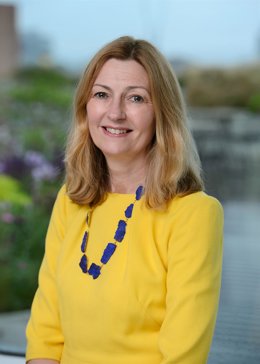 Archivo - La consejera delegada de Fidelity International, Anne Richards