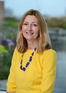 Archivo - La consejera delegada de Fidelity International, Anne Richards