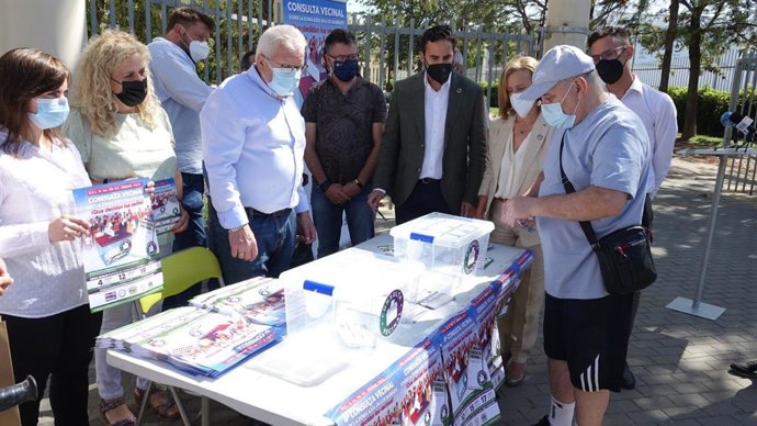 PSOE y Adelante con vecinos de Huelin y Cruz de Humilladero por el SARE